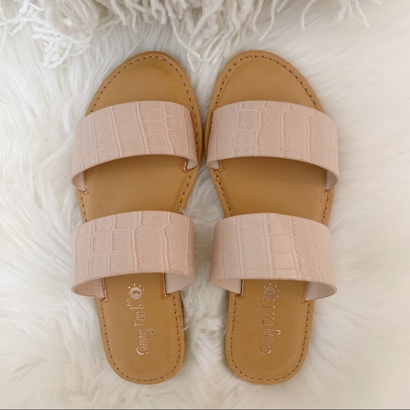 NEW Karlie Sandal- in Blush - Picture 2 of 5
